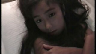 Grosse video x porno gratuit carotte et saucisse de salami au fond de la chatte humide rasée de Kyla King