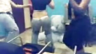 Une xporno 2021 ado russe épicée se fait brutalement baiser dans le cul en position de levrette