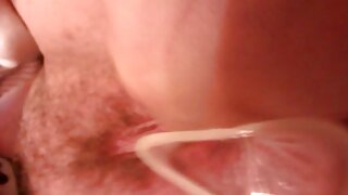 Appétissante fille aux cheveux blonds chevauche video sxs gratuit une forte bite noire dans la pose inverse