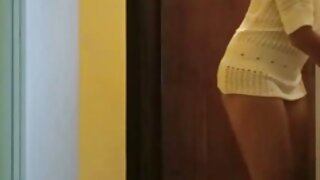 L'hôtesse de l'air japonaise sale Mana Iizuka suce une bite et baise en missionnaire dans une vidéo POV. Elle est pornos gratuites prête à faire plaisir à n'importe quel client pour le bien de son entreprise!