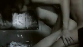 Babe avec un vidéo porno gratuit français beau cul Angel Emily obtient un soin du visage après le sexe anal hardcore