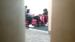 Une brune video pornographie xxx divine se fait sucer les pieds par un fétichiste des pieds excité