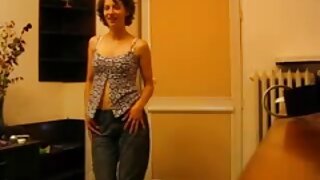 Superbe modèle porno rousse Marketa montre un strip-tease film porno gratuit vidéo sous-marin