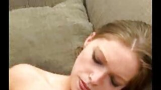Une nana vidéos porno vidéos porno vidéos porno aux cheveux noirs se fait lécher le minou par son étalon excité
