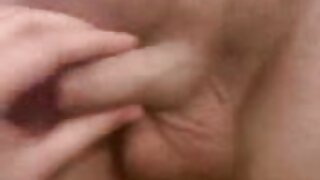 Une salope aux cheveux blonds sans titre souffle une bite dure dans une x porno x porno x pose de 69