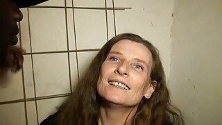 Une ado mignonne avec un tatouage sexy Katya se fait videos porno francaises gratuites baiser et suce un poteau juteux