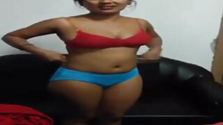 Fille aux gros seins naturels jouant avec une bite dure film porno massage gratuit sur une caméra pov