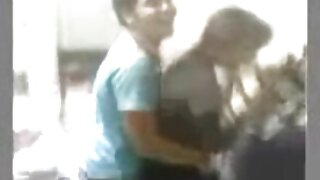 un petit ami assoiffé baise sa beauté brune sans titre de vidéo prono sexe côté