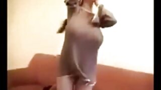 La princesse blonde courbée Nesty pousse vidéo porno hard sa chatte avec les doigts