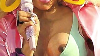 Amy Lee, une Canadienne video x porno gratuit obscène, fait une superbe pipe à son homme en POV