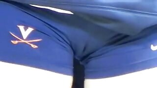 La danseuse russe un film porno en vidéo Kazanska Sirota fait le grand écart et montre sa délicieuse chatte