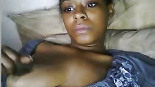 Une blonde savoureuse se tape sa gaulepornoxxx douce chatte avec un gode
