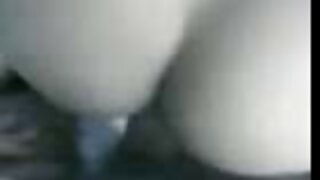 Flexible Sophie Moone tourne tout en frottant xx porno tukif sa chatte humide