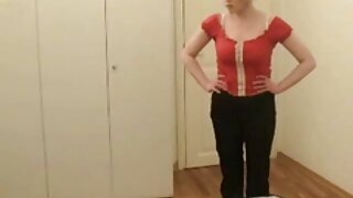 La voleuse à l'étalage Daisy Lee est punie par un flic coquin dans l'arrière-boutique videos porno pour femme