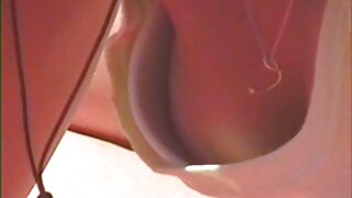 Une brune aux gros seins super voir video porno gratuit séduisante se fait lécher les tétons et la chatte par un instructeur de fitness excité