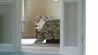 Salope aux cheveux noirs extrêmement sexy et chaude avec un beau cul video gratuite de porno se fait pilonner